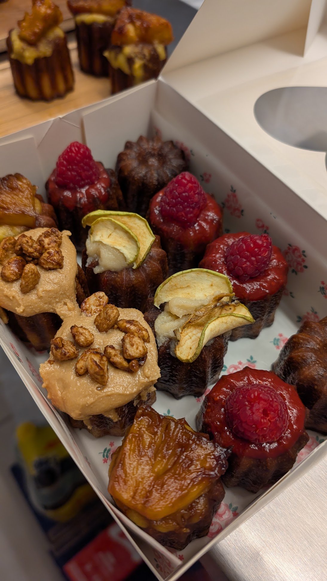 Canelés texture